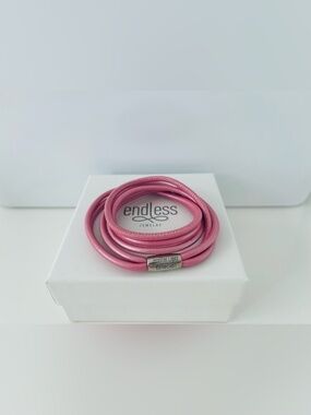 Double new leather pink bracelet with magnetic clasp.